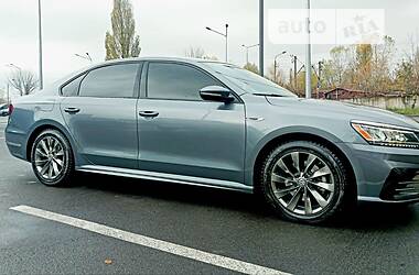Седан Volkswagen Passat 2018 в Киеве