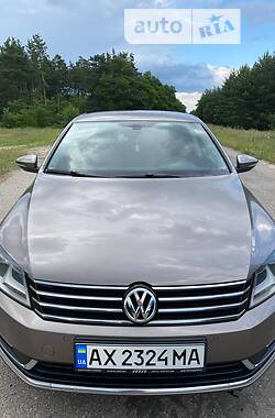Седан Volkswagen Passat 2011 в Харкові
