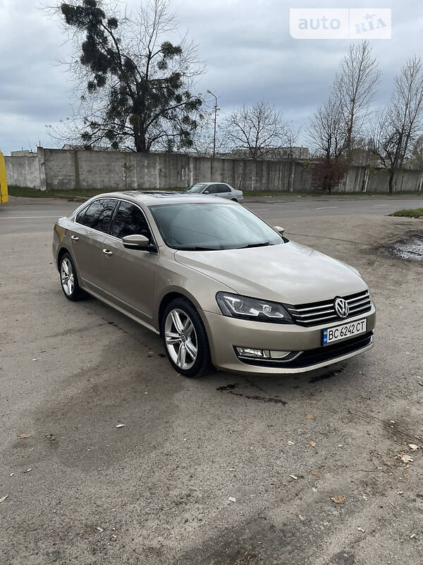 Седан Volkswagen Passat 2014 в Львові