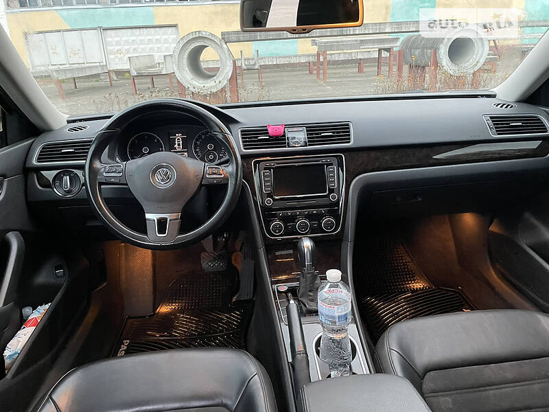 Седан Volkswagen Passat 2014 в Львові
