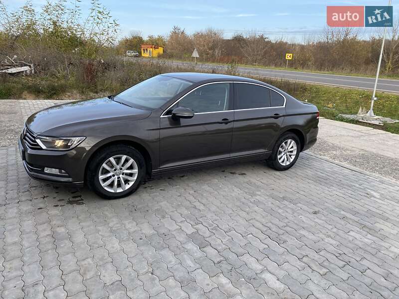 Седан Volkswagen Passat 2015 в Хмельницькому