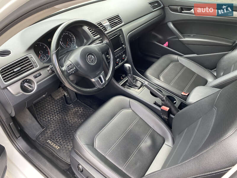 Седан Volkswagen Passat 2013 в Днепре