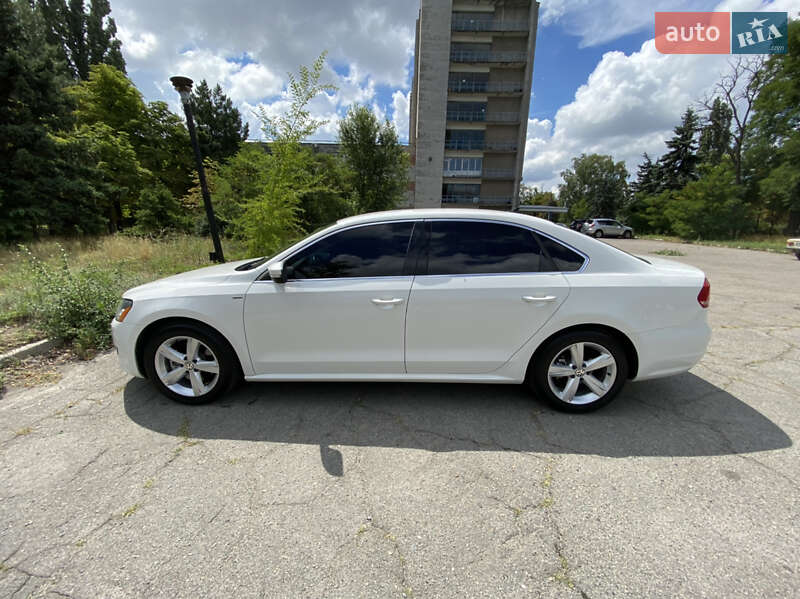 Седан Volkswagen Passat 2013 в Днепре