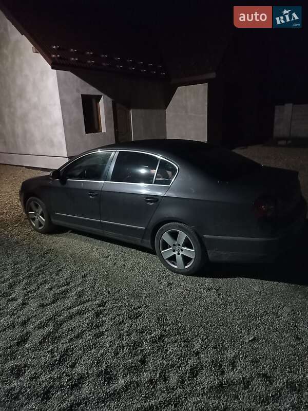 Седан Volkswagen Passat 2005 в Мостиске