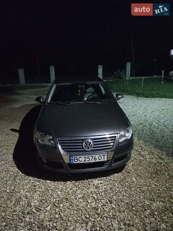 Седан Volkswagen Passat 2005 в Мостиске