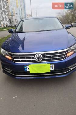 Седан Volkswagen Passat 2016 в Киеве