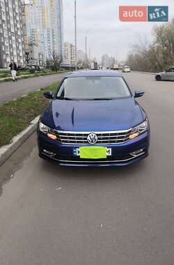 Седан Volkswagen Passat 2016 в Киеве