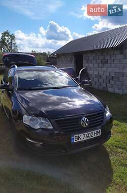 Универсал Volkswagen Passat 2008 в Рокитном