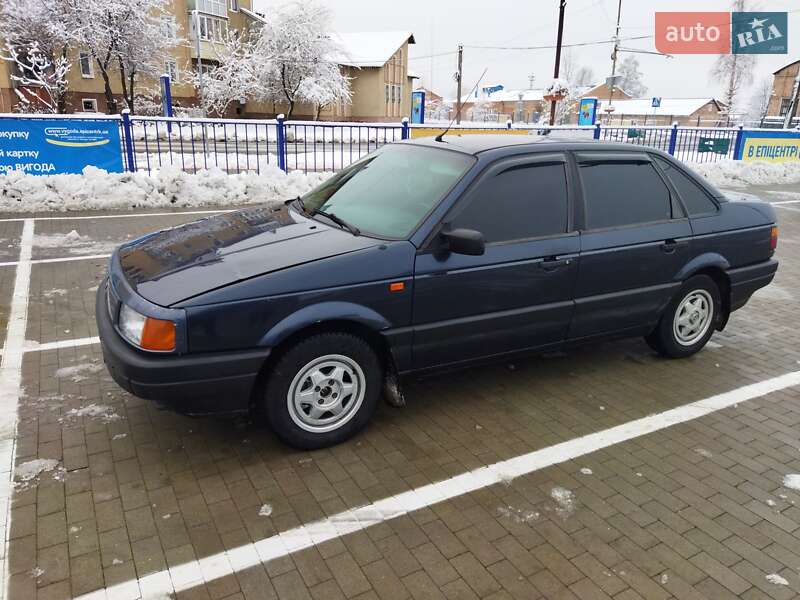 Седан Volkswagen Passat 1992 в Долине
