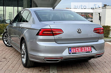 Седан Volkswagen Passat 2019 в Ужгороде