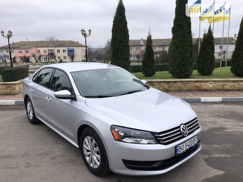 Седан Volkswagen Passat 2012 в Тростянце