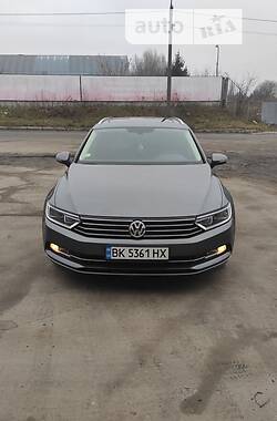 Універсал Volkswagen Passat 2016 в Луцьку