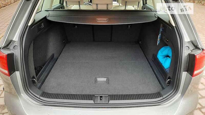 Седан Volkswagen Passat 2015 в Львові