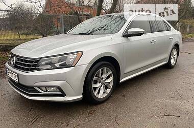 Седан Volkswagen Passat 2016 в Днепре