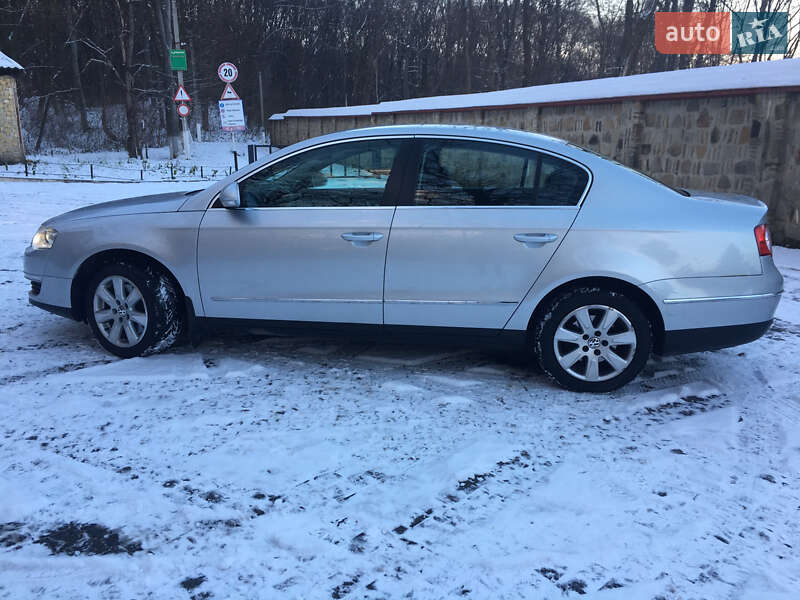 Седан Volkswagen Passat 2010 в Черновцах