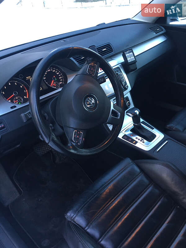 Седан Volkswagen Passat 2010 в Черновцах