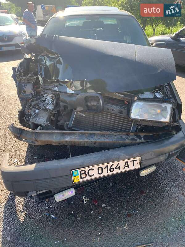 Седан Volkswagen Passat 1988 в Львові