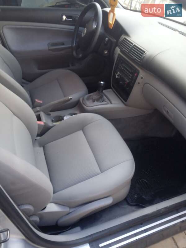 Седан Volkswagen Passat 2003 в Долині