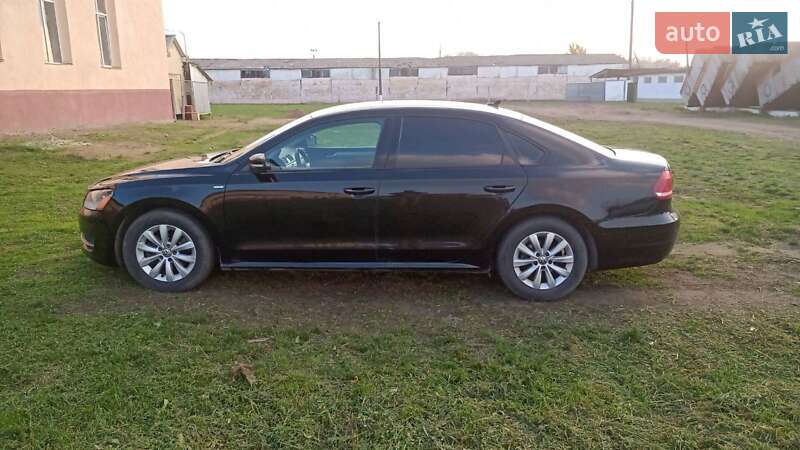Седан Volkswagen Passat 2014 в Ужгороді
