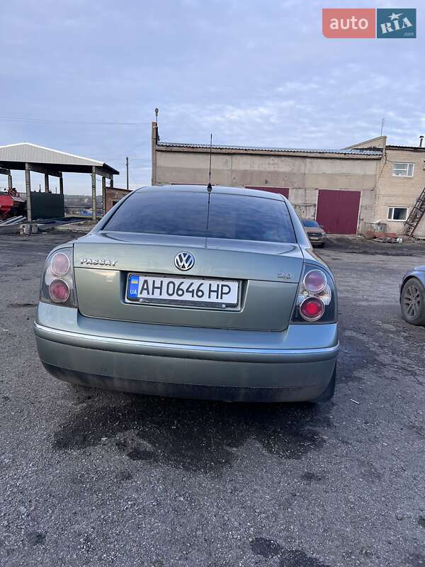 Седан Volkswagen Passat 2003 в Киеве