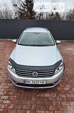 Універсал Volkswagen Passat 2011 в Сарнах