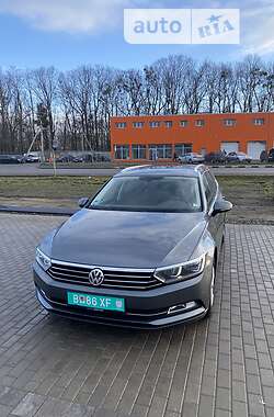 Універсал Volkswagen Passat 2017 в Луцьку