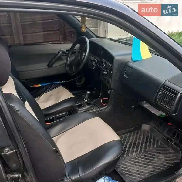 Седан Volkswagen Passat 1989 в Подільську