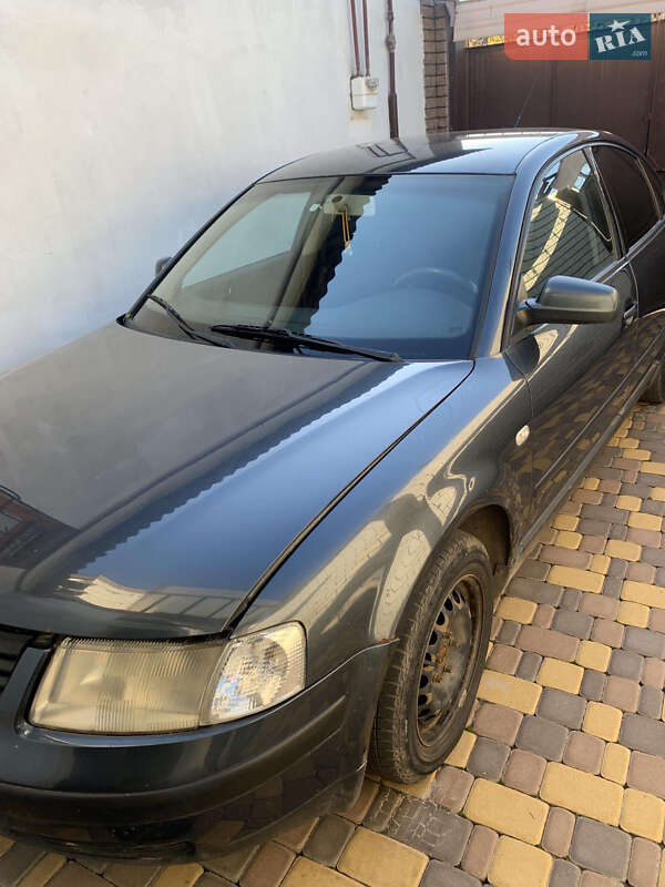 Седан Volkswagen Passat 2000 в Харькове