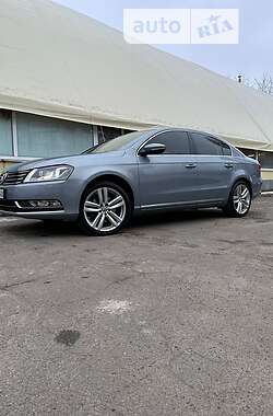 Седан Volkswagen Passat 2011 в Киеве