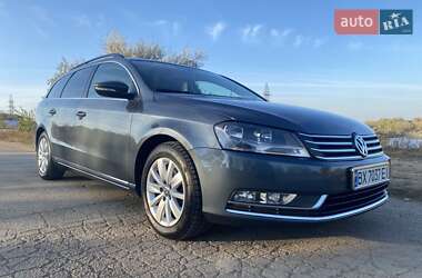 Універсал Volkswagen Passat 2013 в Одесі