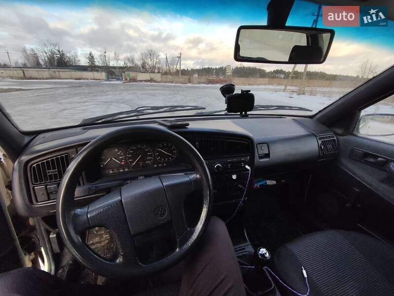 Універсал Volkswagen Passat 1992 в Вараші