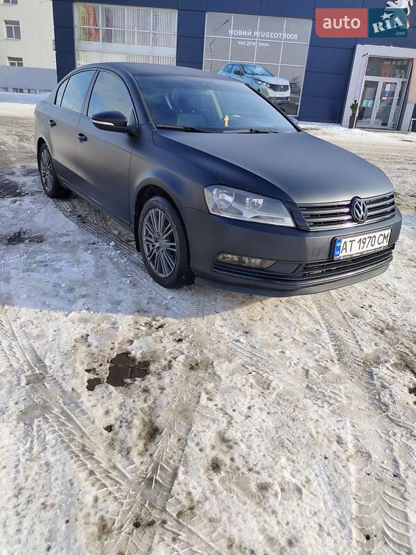 Седан Volkswagen Passat 2011 в Ивано-Франковске