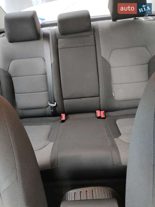 Седан Volkswagen Passat 2011 в Ивано-Франковске