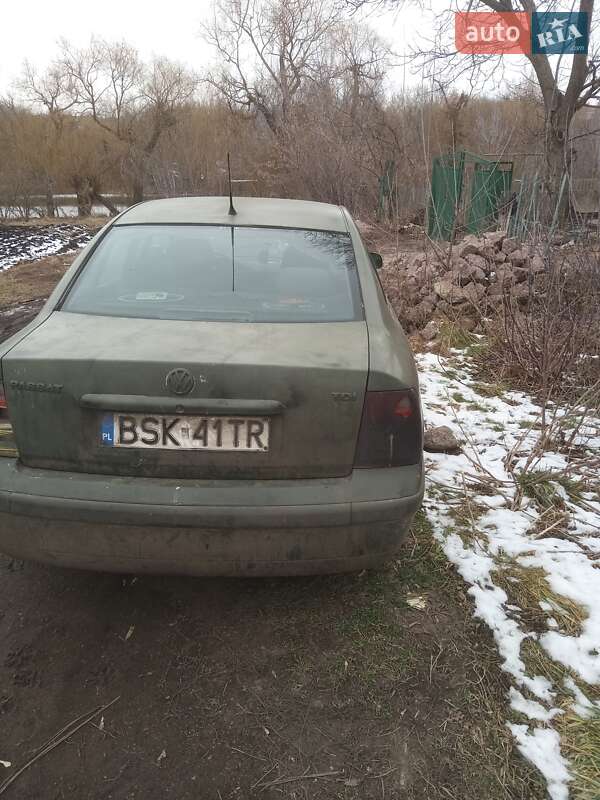 Седан Volkswagen Passat 1998 в Новоукраинке