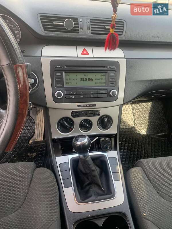 Седан Volkswagen Passat 2006 в Путиле