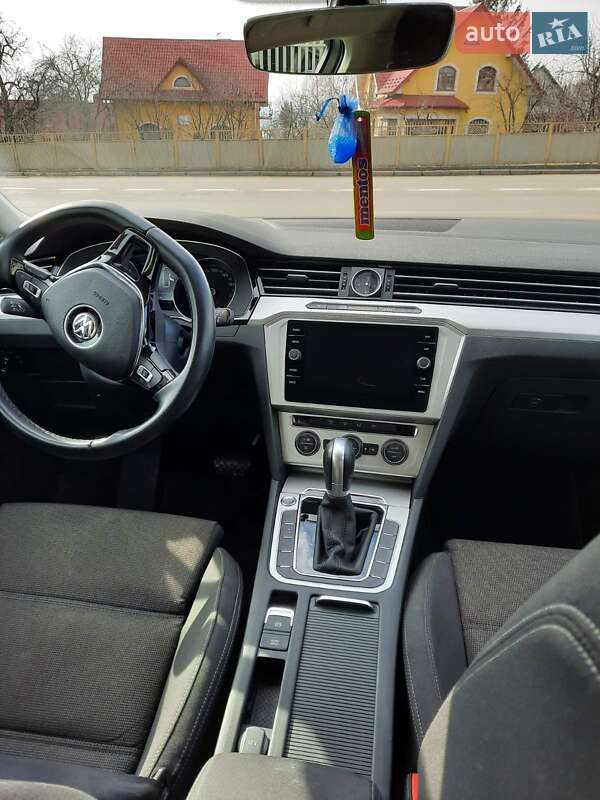 Універсал Volkswagen Passat 2018 в Чернівцях
