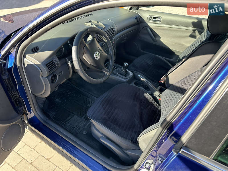 Універсал Volkswagen Passat 2004 в Калинівці