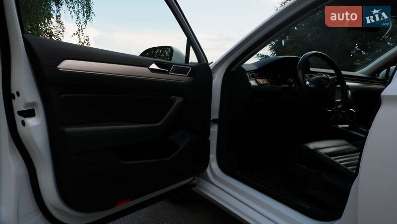 Універсал Volkswagen Passat 2015 в Києві