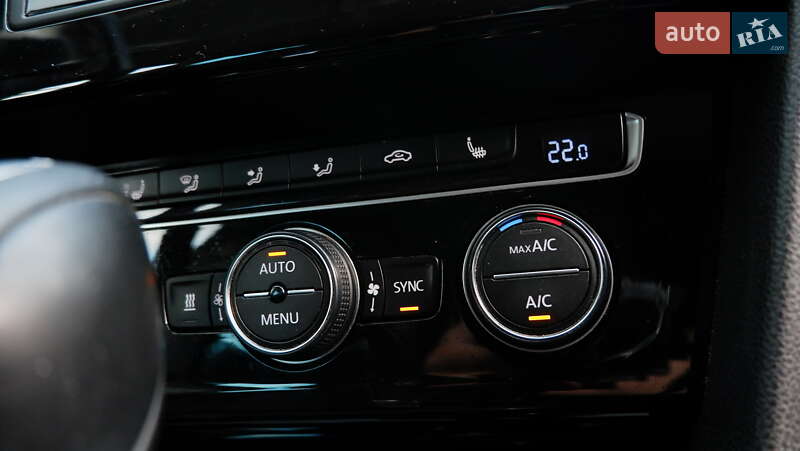 Універсал Volkswagen Passat 2015 в Києві