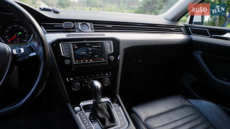 Універсал Volkswagen Passat 2015 в Києві