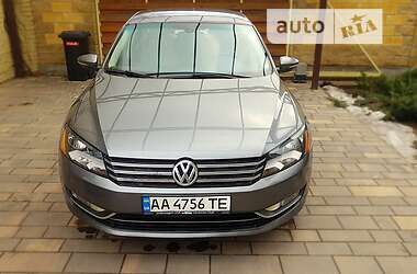 Седан Volkswagen Passat 2012 в Киеве