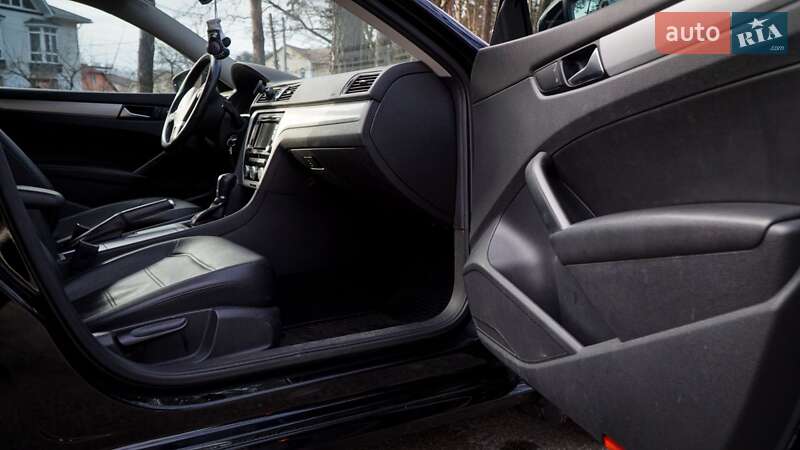 Седан Volkswagen Passat 2012 в Києві