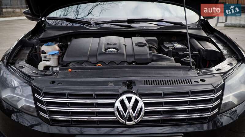 Седан Volkswagen Passat 2012 в Києві