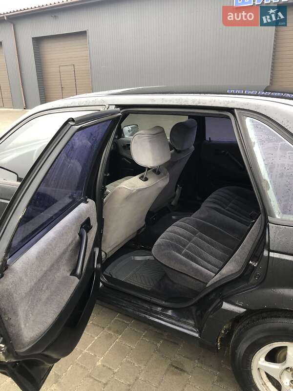 Седан Volkswagen Passat 1991 в Сарнах