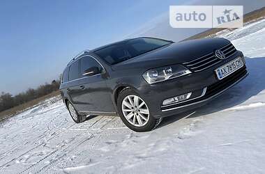 Універсал Volkswagen Passat 2011 в Харкові