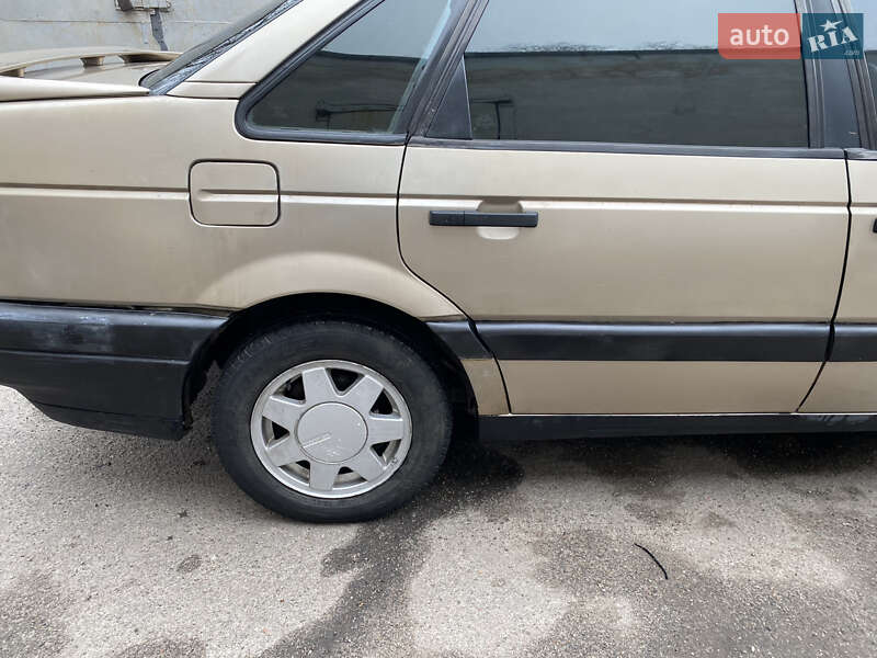 Седан Volkswagen Passat 1989 в Одессе
