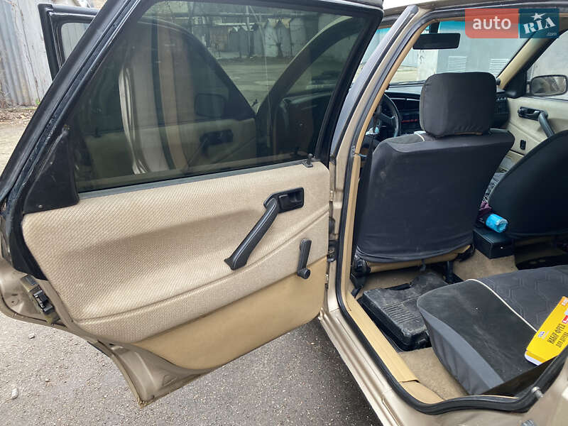 Седан Volkswagen Passat 1989 в Одессе