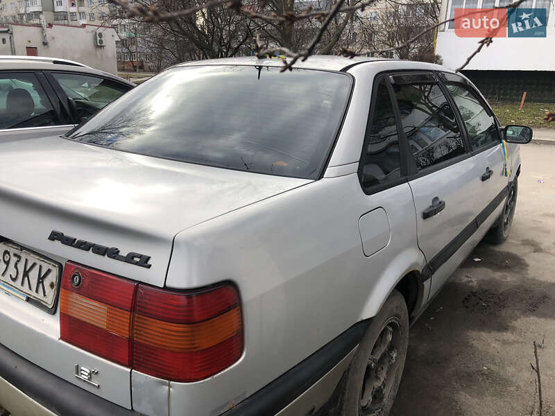 Седан Volkswagen Passat 1995 в Староконстантинове