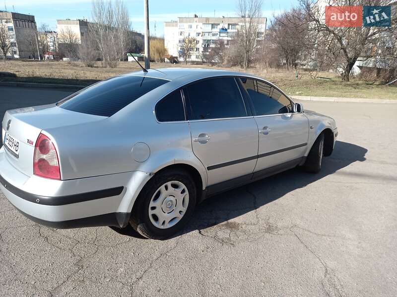 Седан Volkswagen Passat 2000 в Марганці