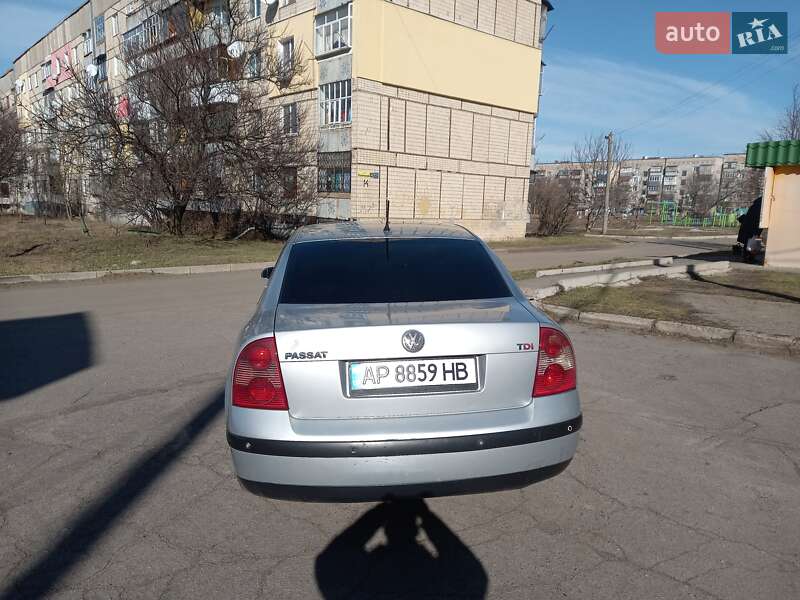 Седан Volkswagen Passat 2000 в Марганці